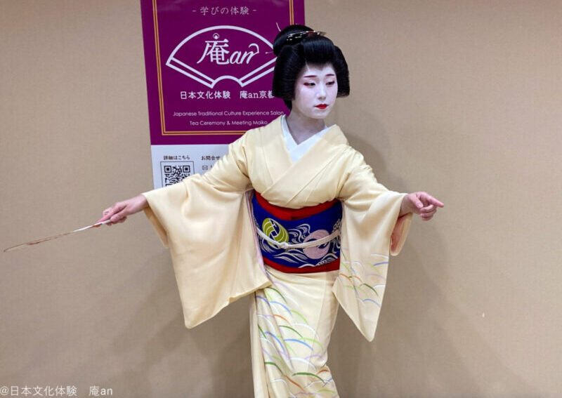 舞妓さんと一緒に体験